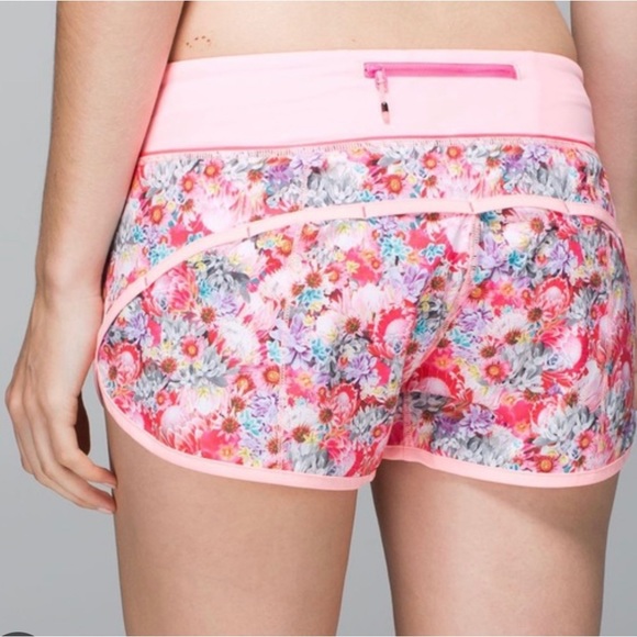 Floral Lululemon Runspeed Shorts. Size 6. COLLECTORS PRINT - Picture 1 of 4